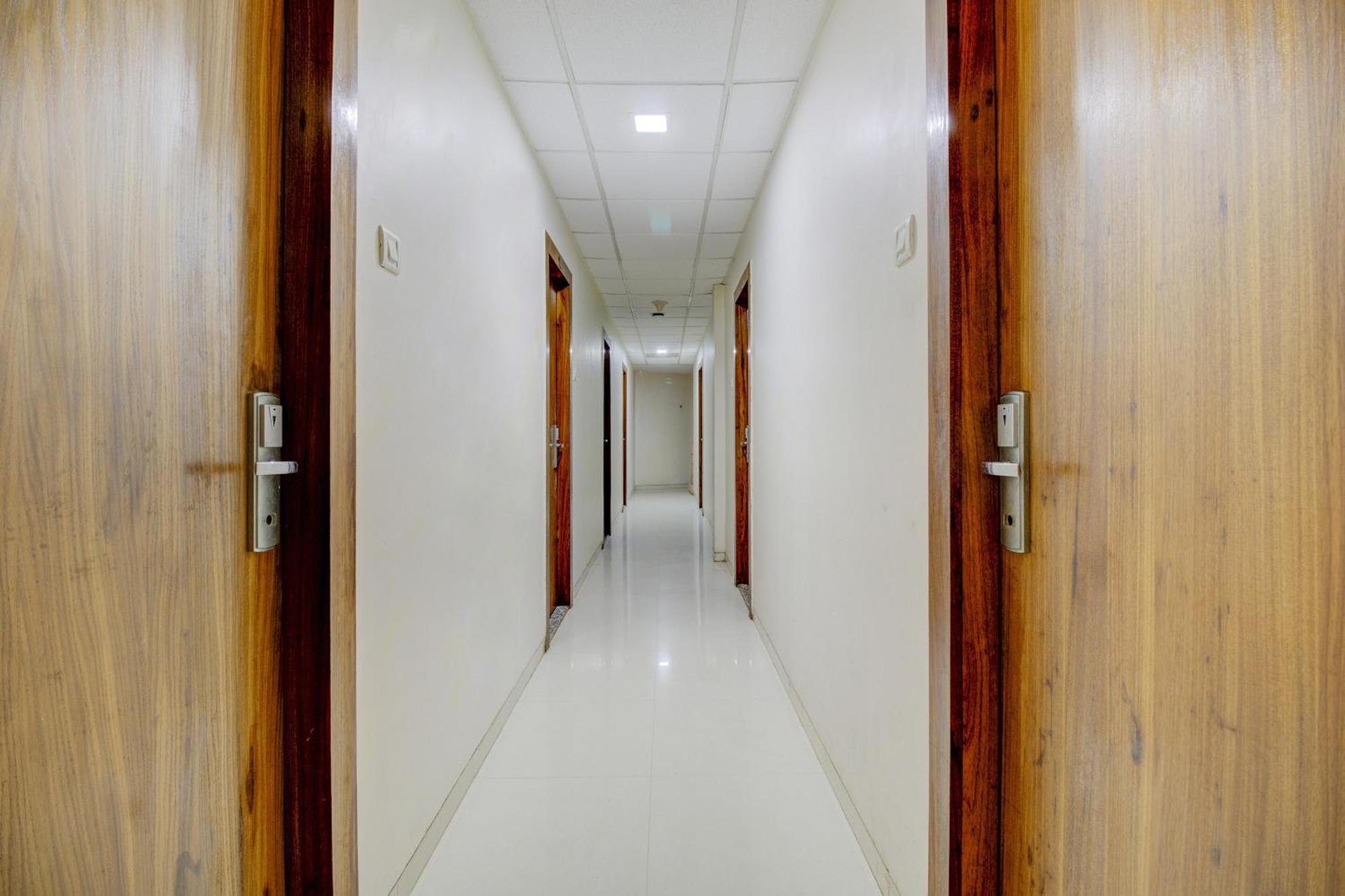 Hotel O Address Inn Mumbai Exteriör bild